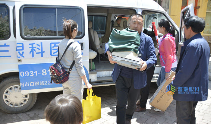 迎六一，高校公益跑愛心小學(xué)義診