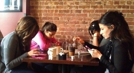 蘭州眼科醫(yī)院：手機(jī)控，易患沙眼！