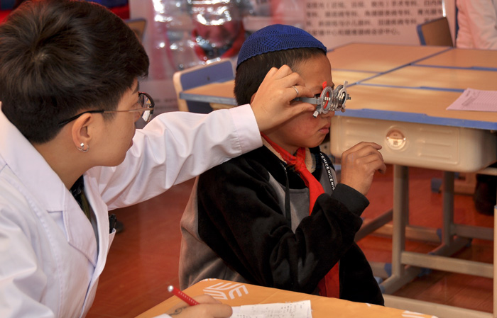 公益暖冬近視防控行走進深山小學