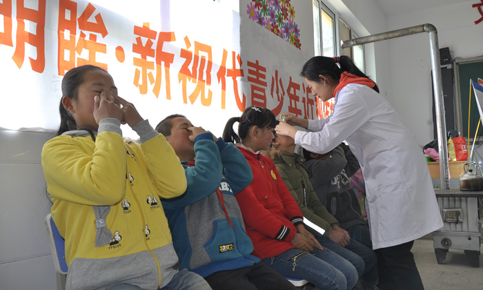 公益暖冬近視防控行走進深山小學