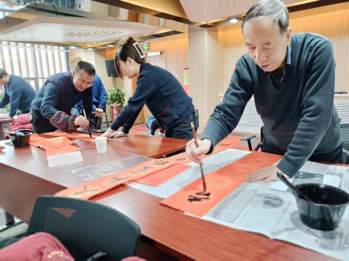 “淡淡墨香飄，濃濃新春情”蘭州普瑞眼視光醫院給患者送